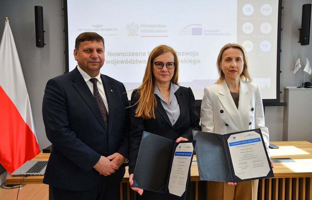 csm Podpisanie umowy miedzy PLK i EBI wicewojewoda swietokrzyski Michal Skotnicki czlonek zarzadu PLK Malgorzata Kuczewska Laska i wiceprezes EBI Teresa Czerwinska fot. PLK 39e942f9f0