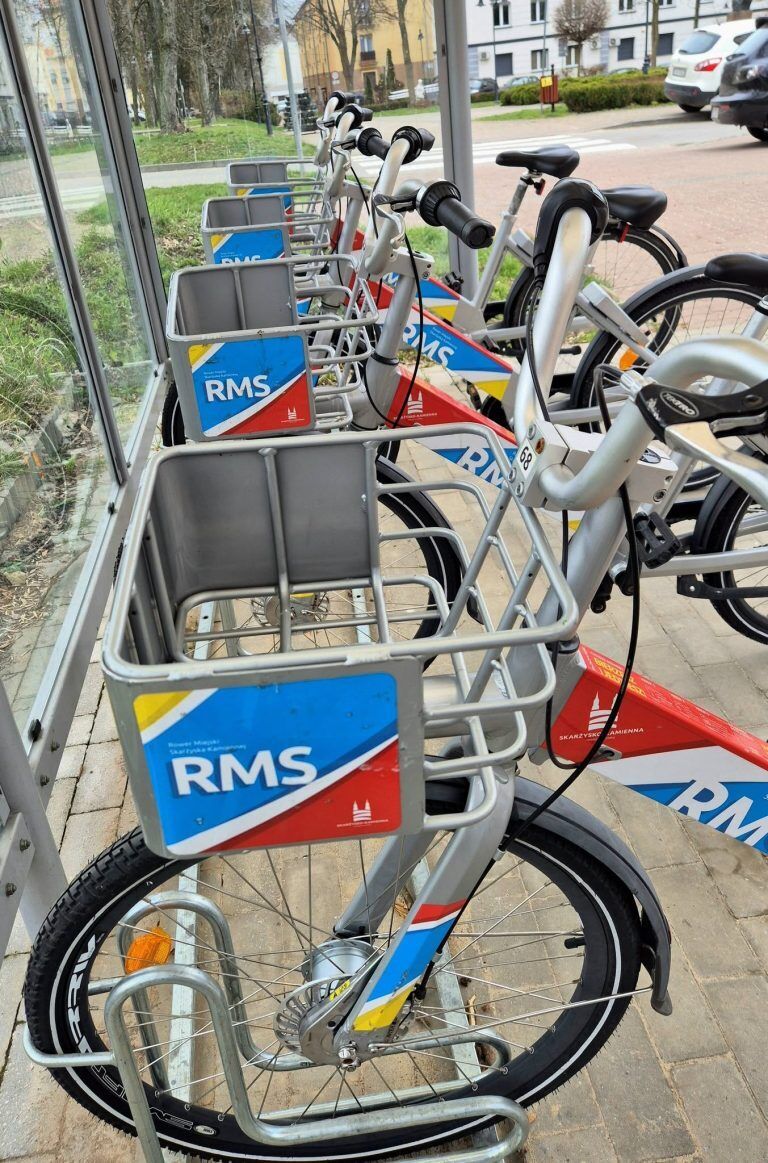 659816132 1747978422849310 2955416902984150975 n 768x1163