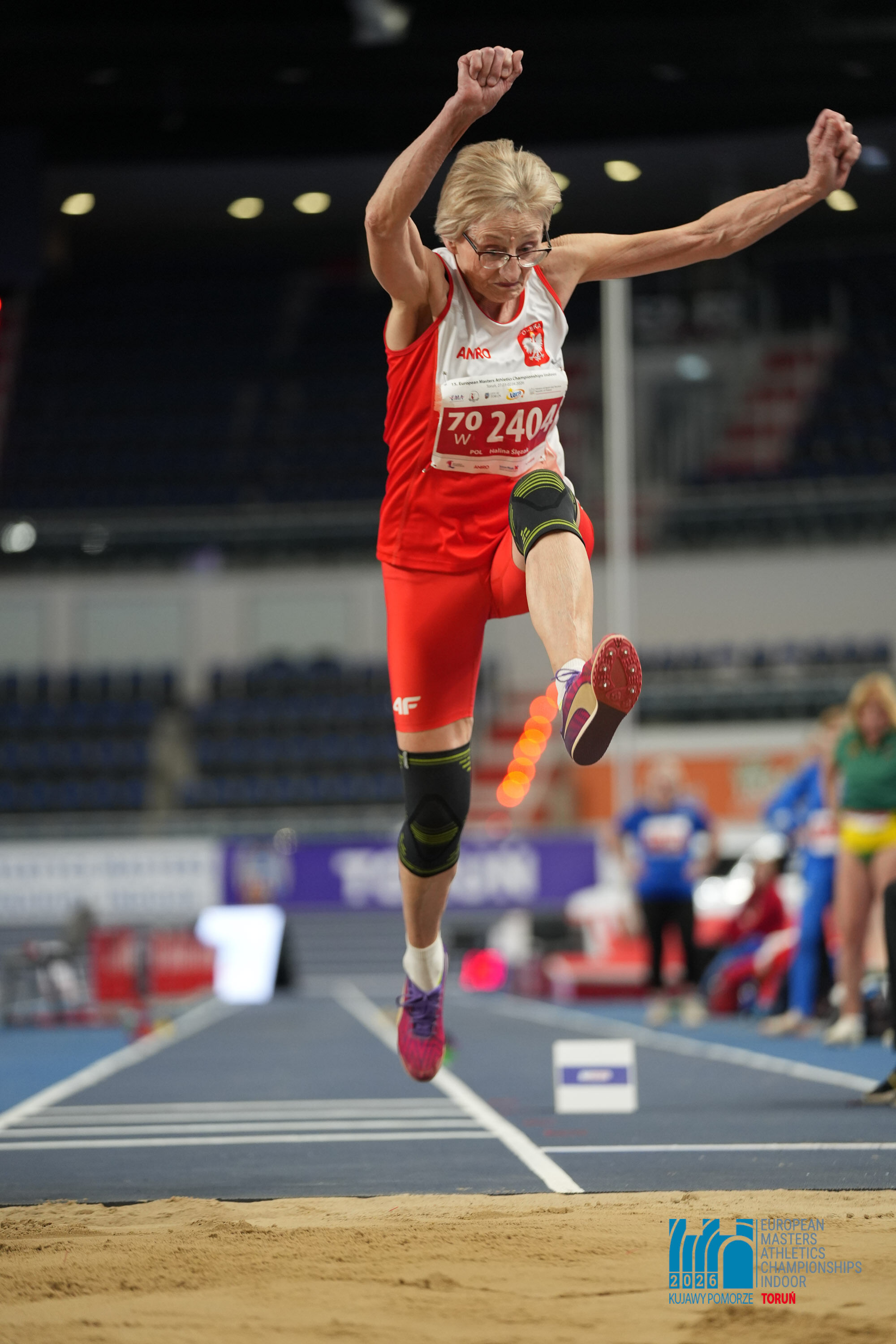 29 TRIPLE JUMP 2100 0166