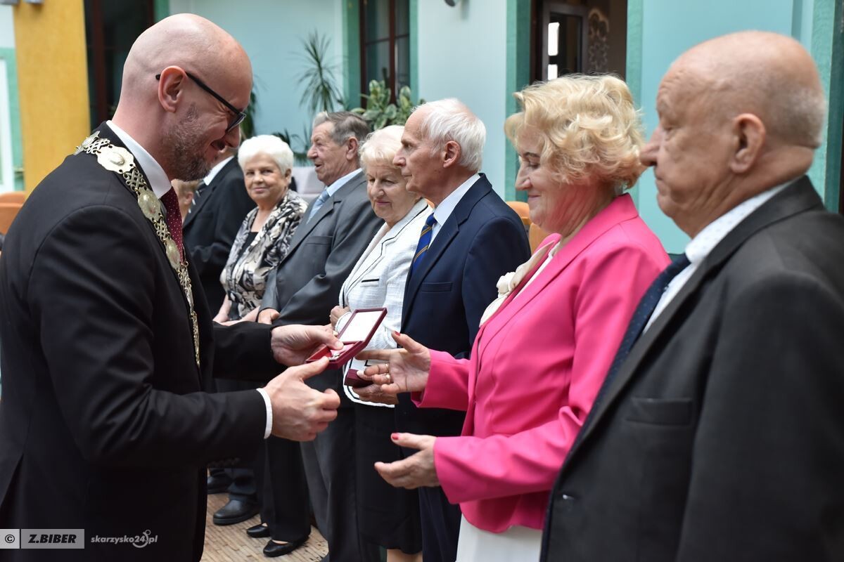 Złote Gody w Skarżysku-Kamiennej. 50 lat razem to piękna historia miłości