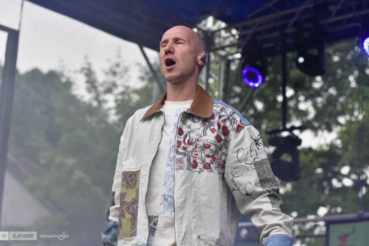 09