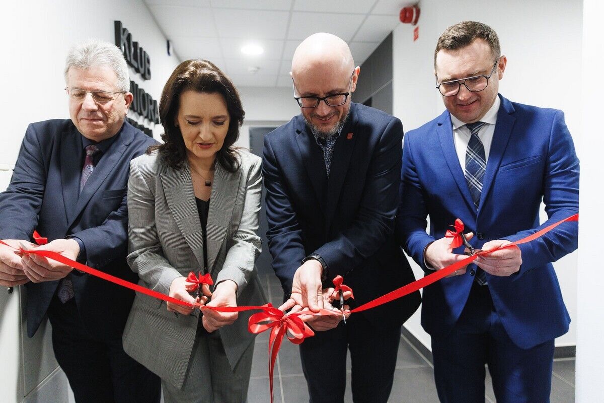 otwarcieklubuseniora00032