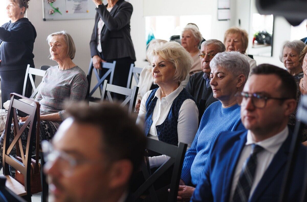 otwarcieklubuseniora00041